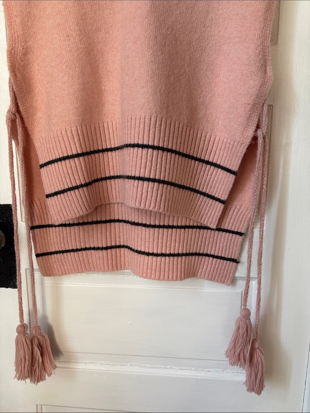 FREE PEOPLE OVERSIZE SWEATER VEST WITH SIDE TIGHT TASSELS - Picture 4 of 8